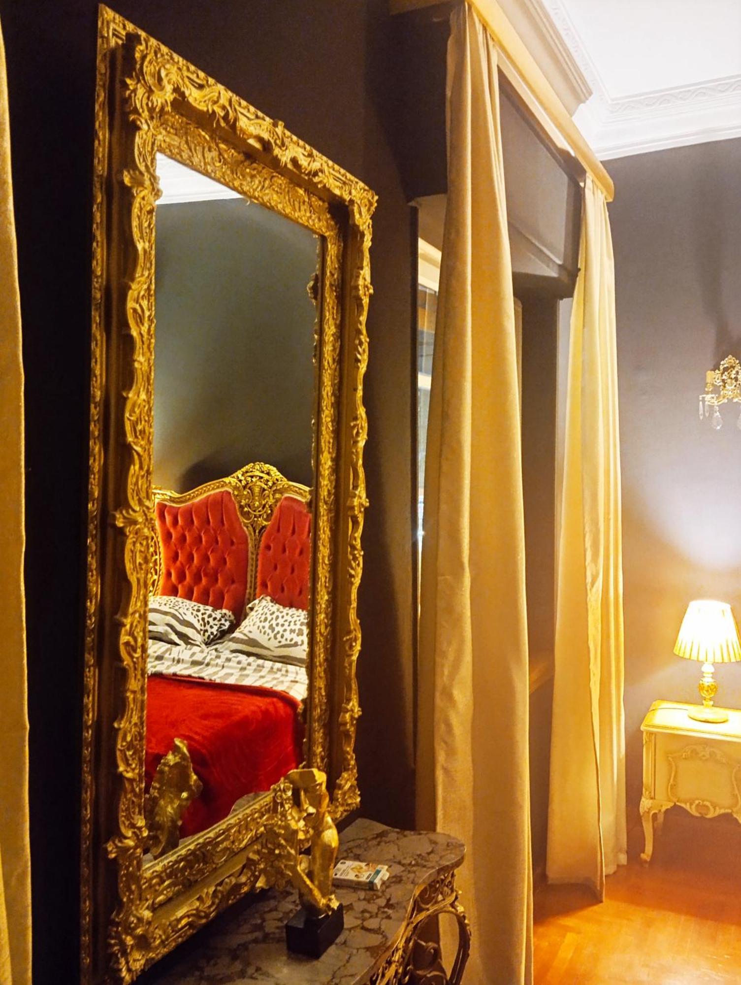 Iris Baroque Apartment Елефсіна Екстер'єр фото